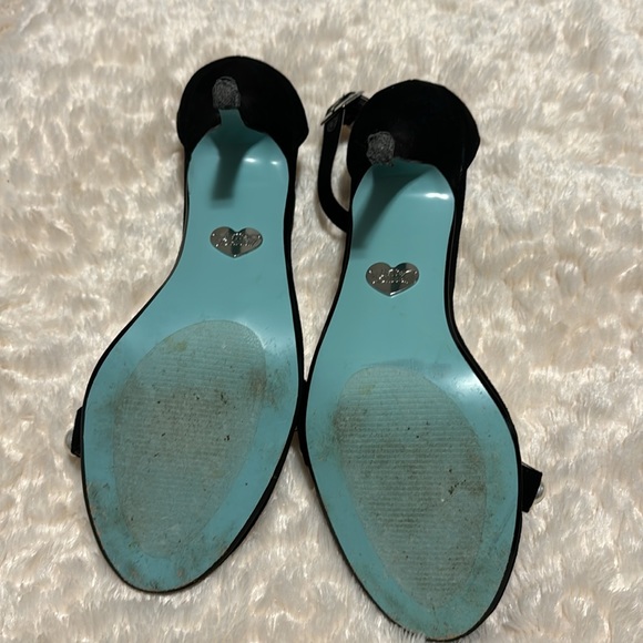 Betsy Johnson Black Strappy Heels with Pearls - Picture 6 of 7